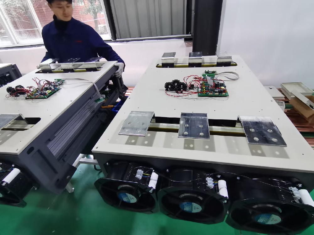 �����������ں����Ƶ糡��������������Ӧ��ʪ�󡢸��εȶ��ӻ�����