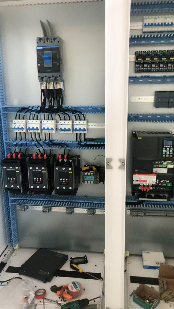 ����ͨ������������ʵ�ֶ�ɢ��ʽ��Դ��Դ�ľۺ�����Ч������