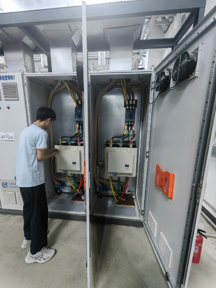 ���˷��������¿��������ƶ���ҵ��ɫǰ��